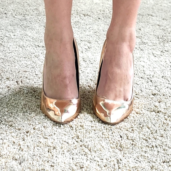 Elegant Rose Gold heels - Picture 2 of 8